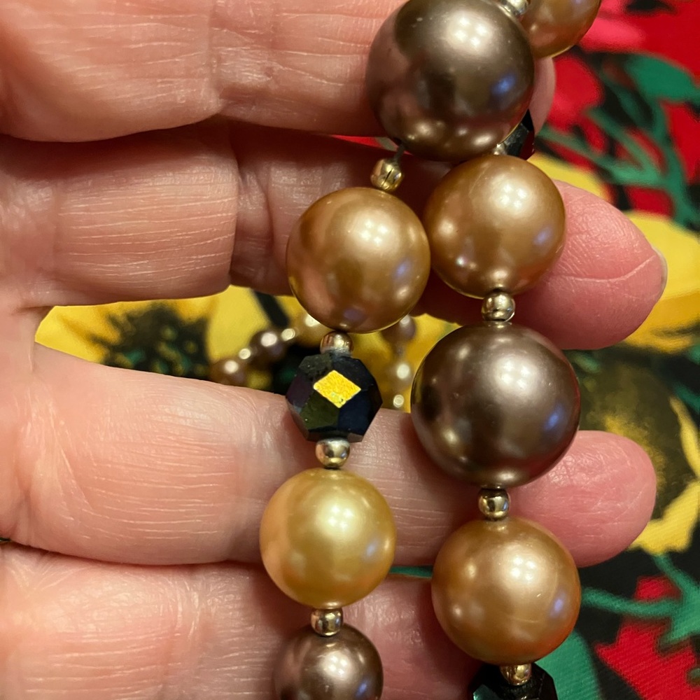 JAPAN NECKLACE WITH GRADUATED PEARLS AND OIL SLICK FACETED CRYSTALS - Picture 10 of 15